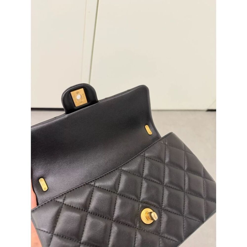 Chanel Women Pre-Loved Bag Very Good Condition - Picture 7 of 9